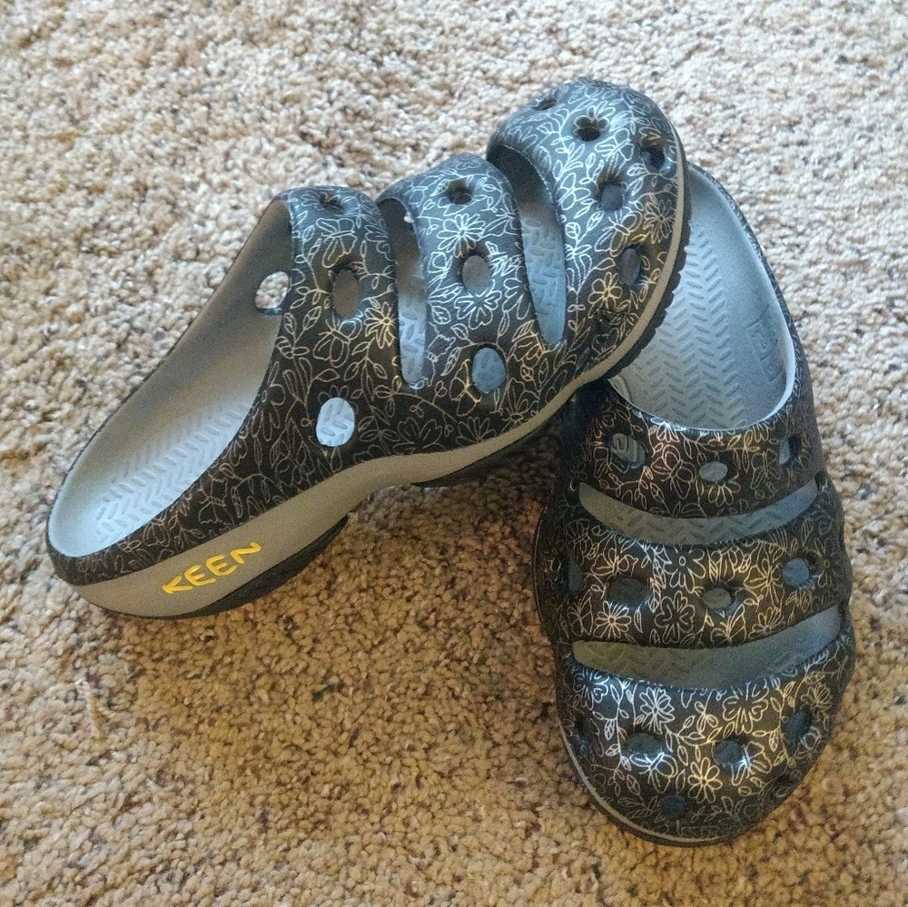 Yogui Black flower print